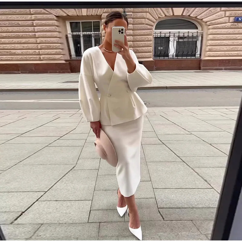 סט שני חלקים צמרי בעיצוב מלכותי חצאית מידי ובלייזר - Reina