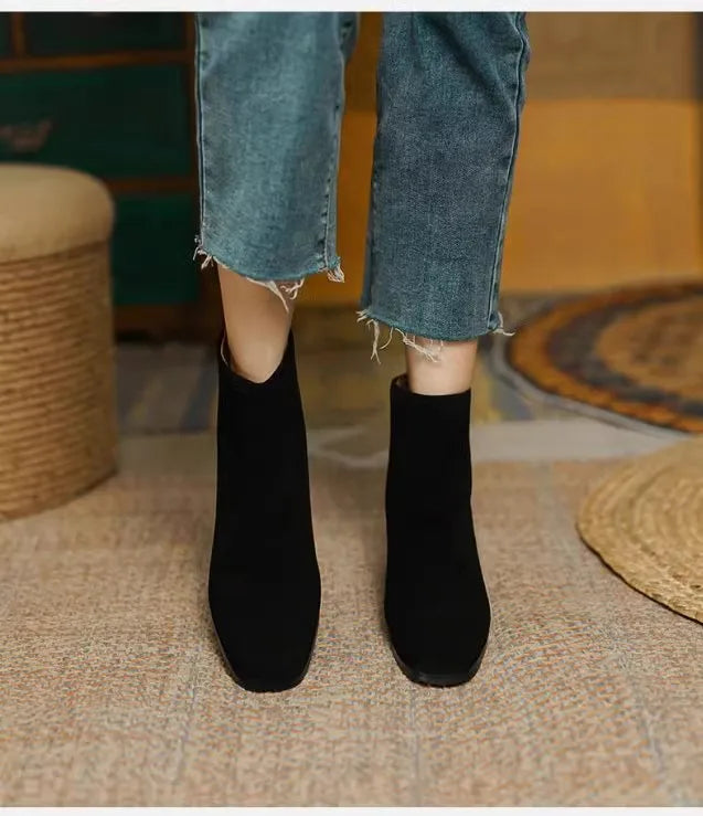 Rice מגפי זמש עם עקב ריבועי ורוכסן אחורי