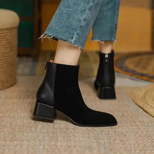 Rice מגפי זמש עם עקב ריבועי ורוכסן אחורי